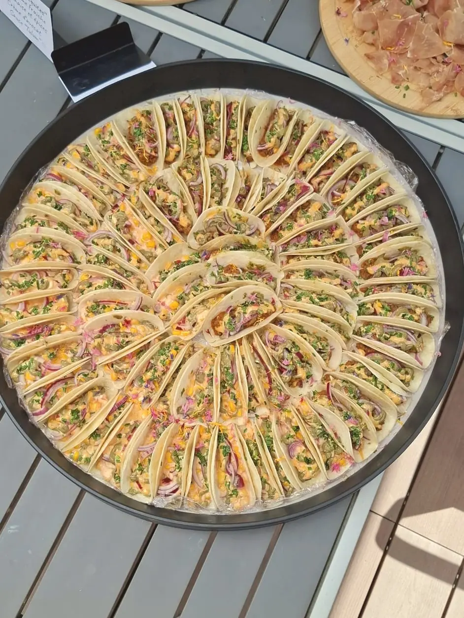 Plateau circulaire de tacos garnis